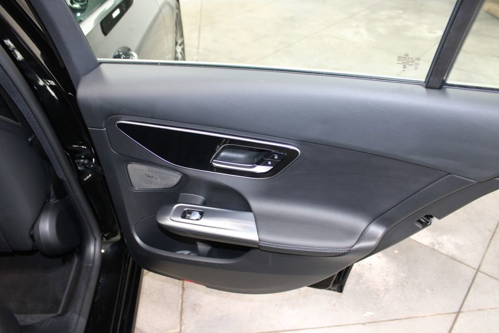 Used 2025 Mercedes-Benz C 300 Sedan image 23