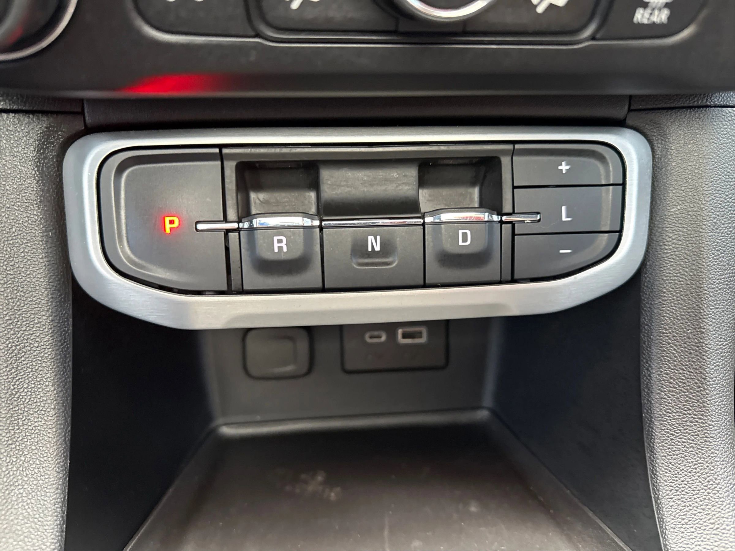 Used 2020 GMC Acadia SLE w/ Driver Convenience Package image 40