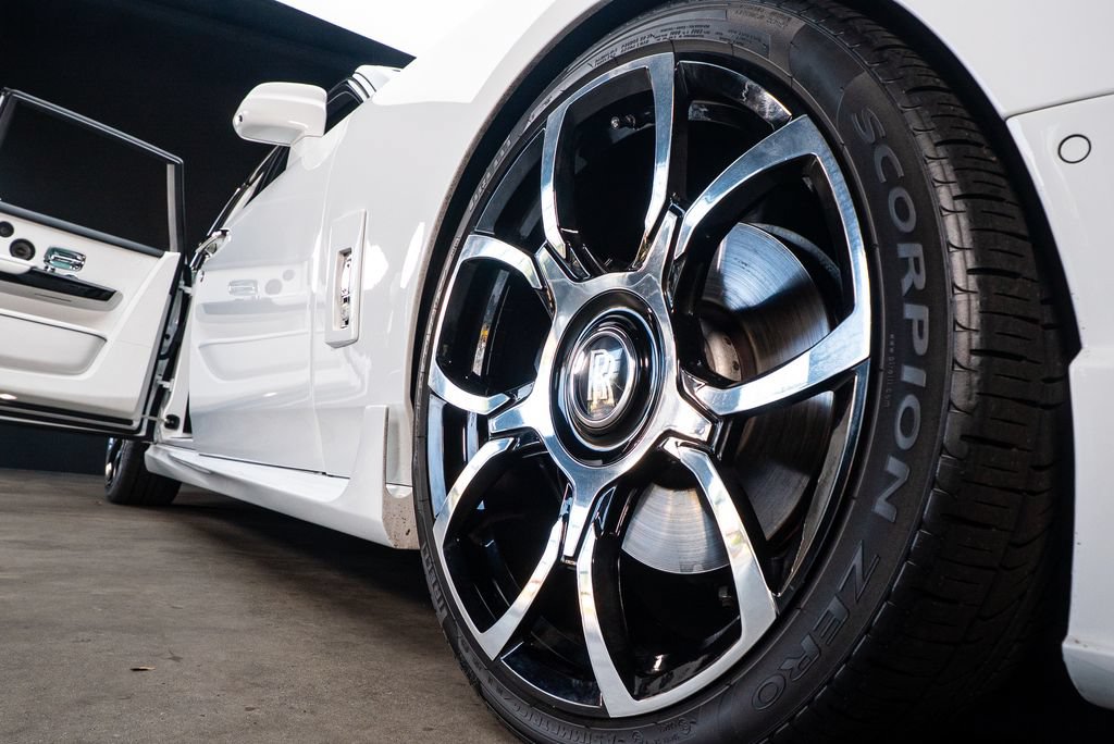 Used 2022 Rolls-Royce Phantom Sedan w/ The Phantom Package RWD image 15