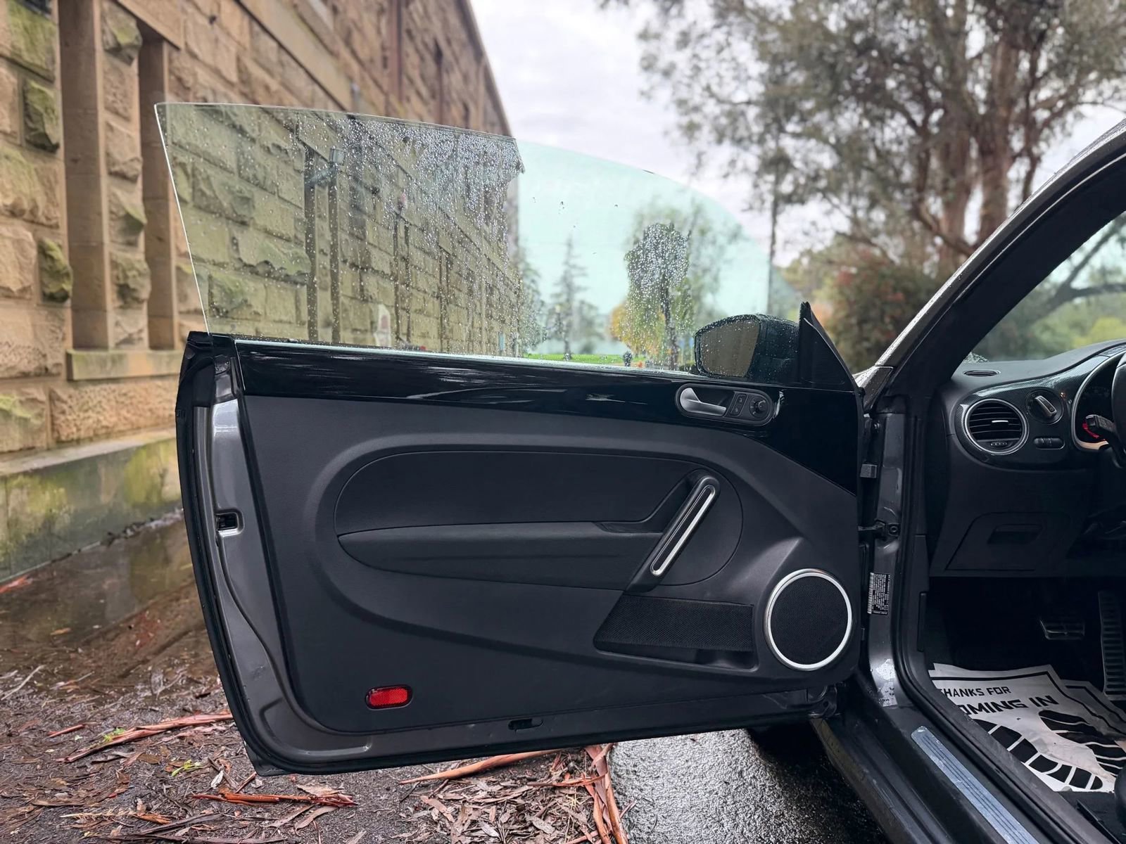 Used 2012 Volkswagen Beetle Turbo image 6