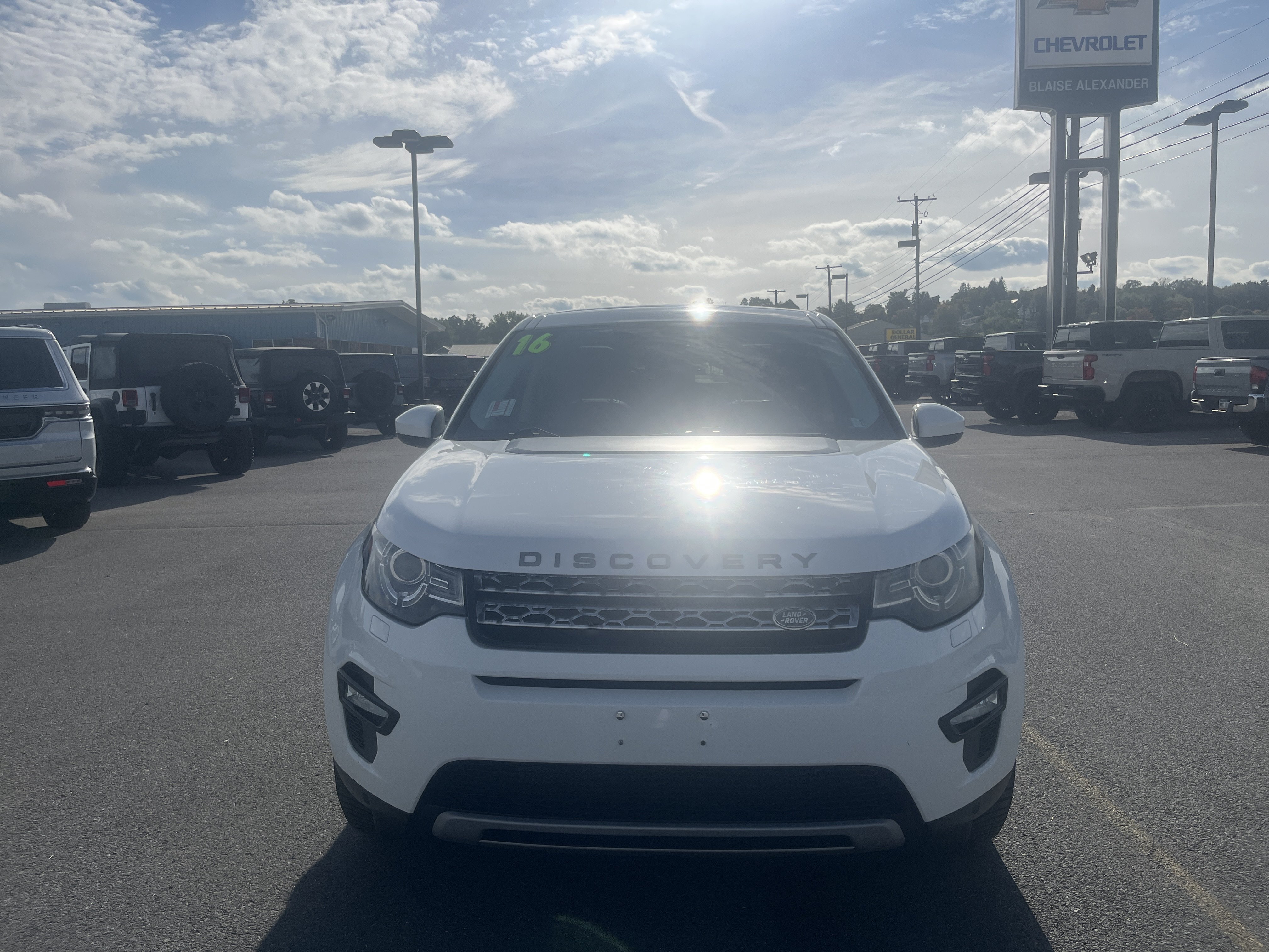 Used 2016 Land Rover Discovery Sport HSE AWD/4WD image 10