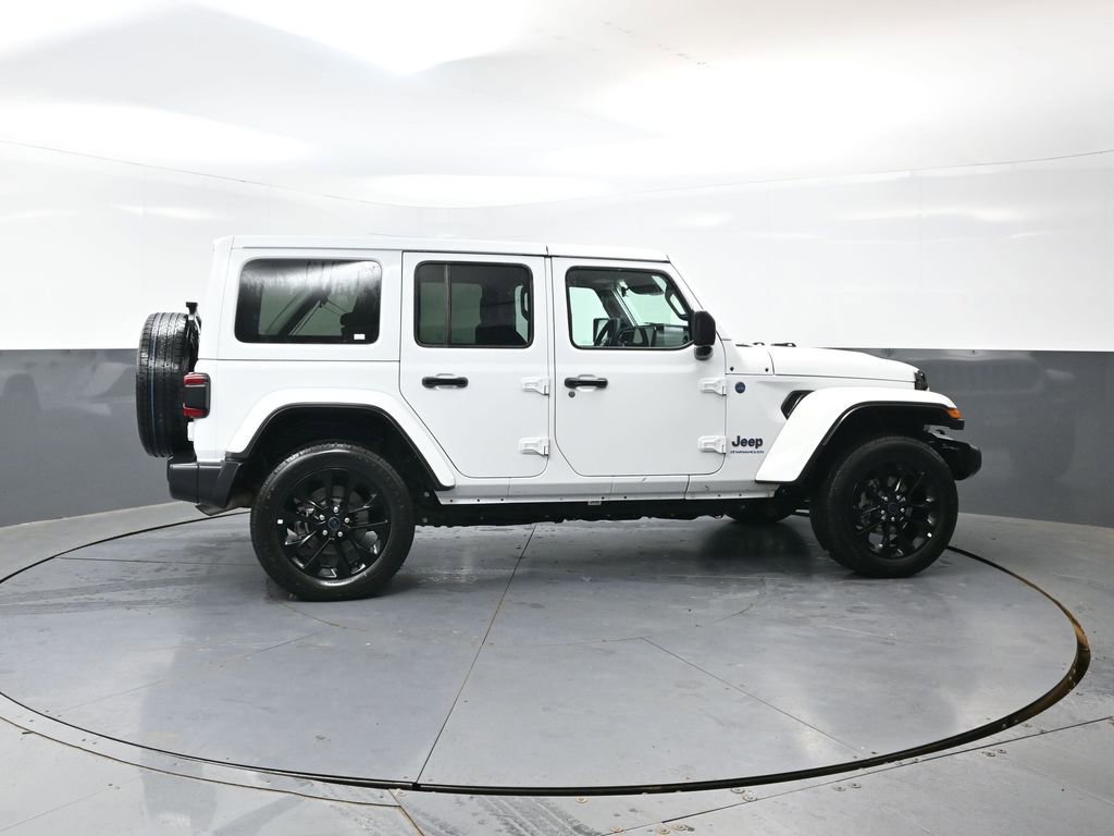 Used 2025 Jeep Wrangler Unlimited Sahara w/ Safety Group AWD/4WD image 4
