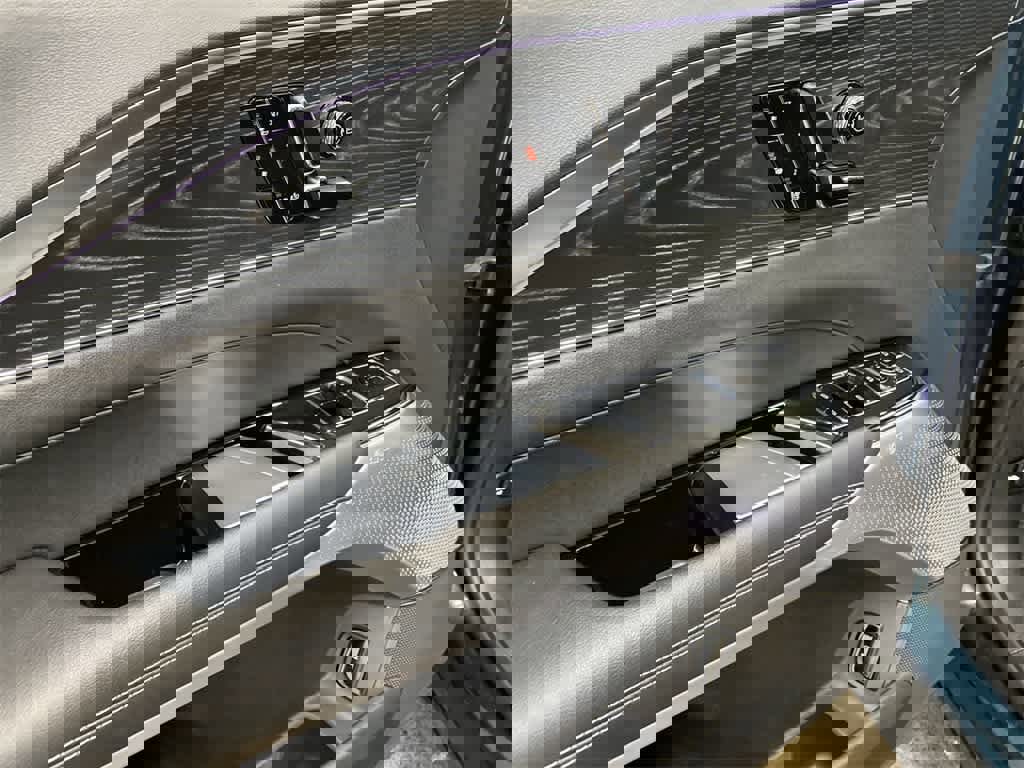 Certified 2025 Cadillac Lyriq Luxury image 15