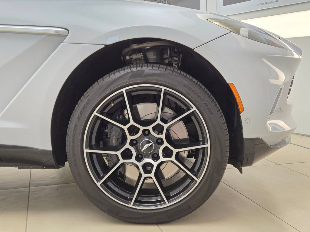 Used 2022 Aston Martin DBX AWD/4WD image 8