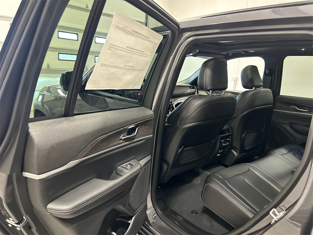 New 2025 Jeep Grand Cherokee Limited image 31