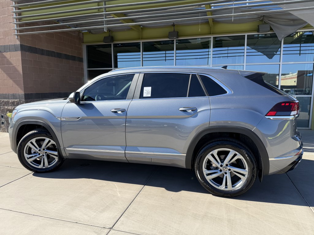 Used 2024 Volkswagen Atlas Cross Sport SEL R-Line AWD/4WD image 5