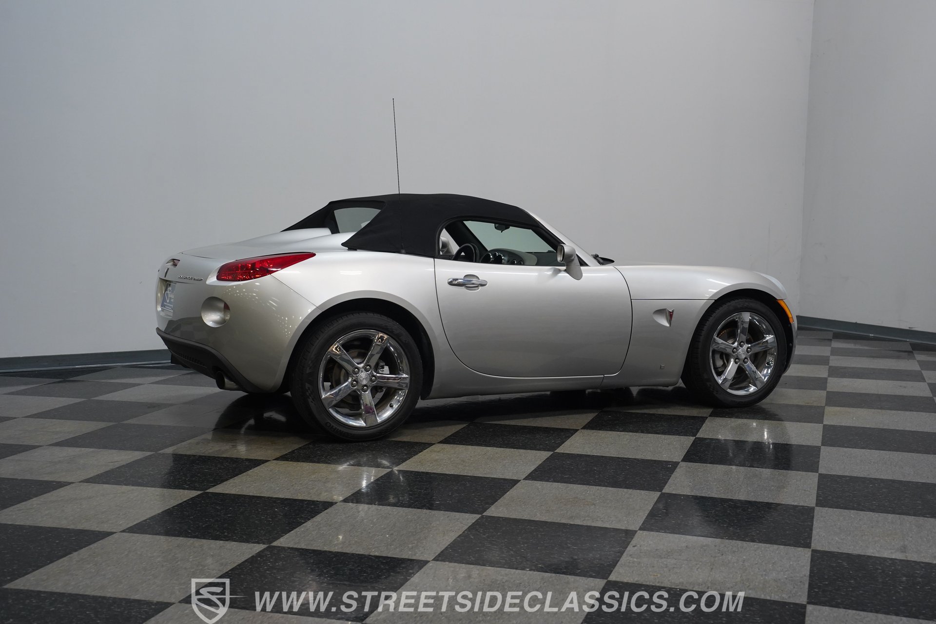 Used 2007 Pontiac Solstice GXP w/ Premium Package RWD image 14