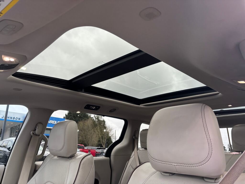 Used 2017 Chrysler Pacifica Limited w/ Advanced Safetytec Group image 17