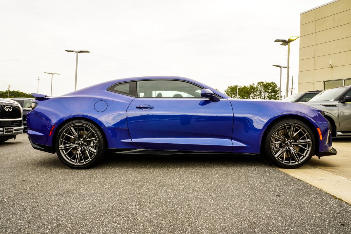 Used 2022 Chevrolet Camaro ZL1 RWD image 6