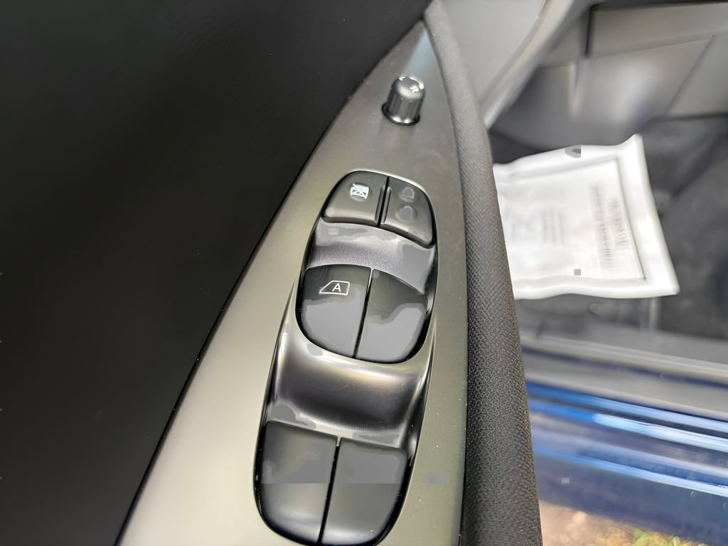 Used 2025 Nissan Leaf S FWD image 13