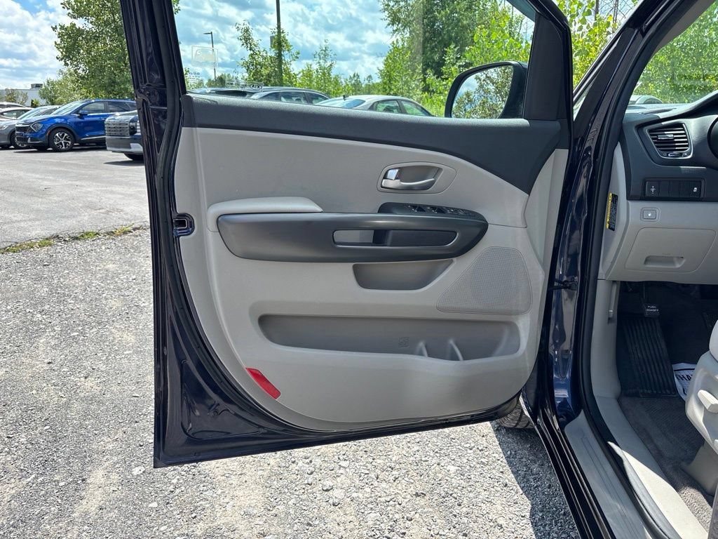 Used 2020 Kia Sedona LX FWD image 17