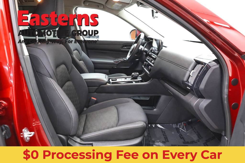 Used 2024 Nissan Pathfinder SV AWD/4WD image 25