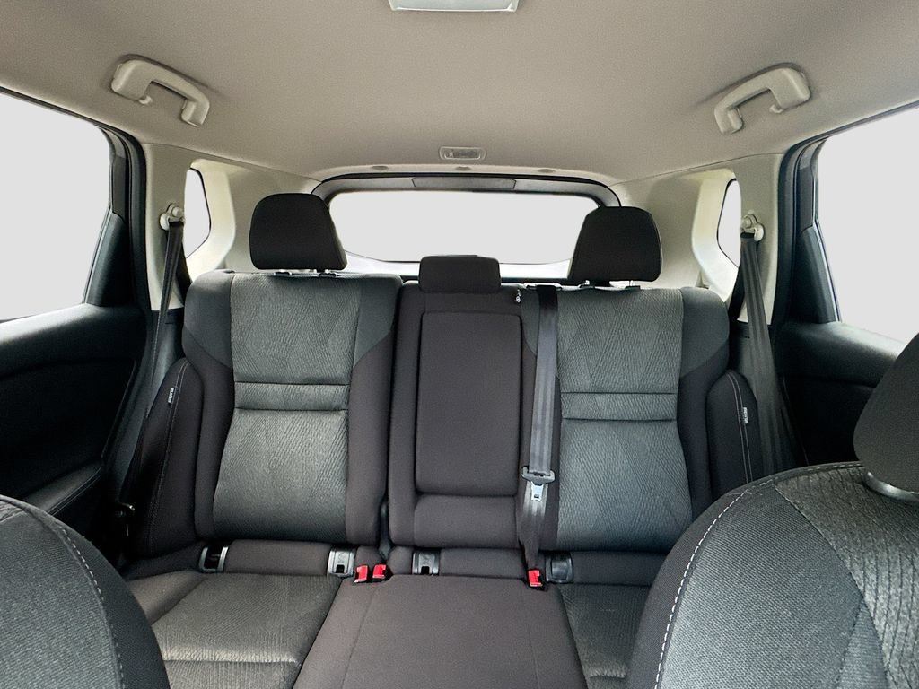 Certified 2025 Nissan Rogue SV FWD image 28