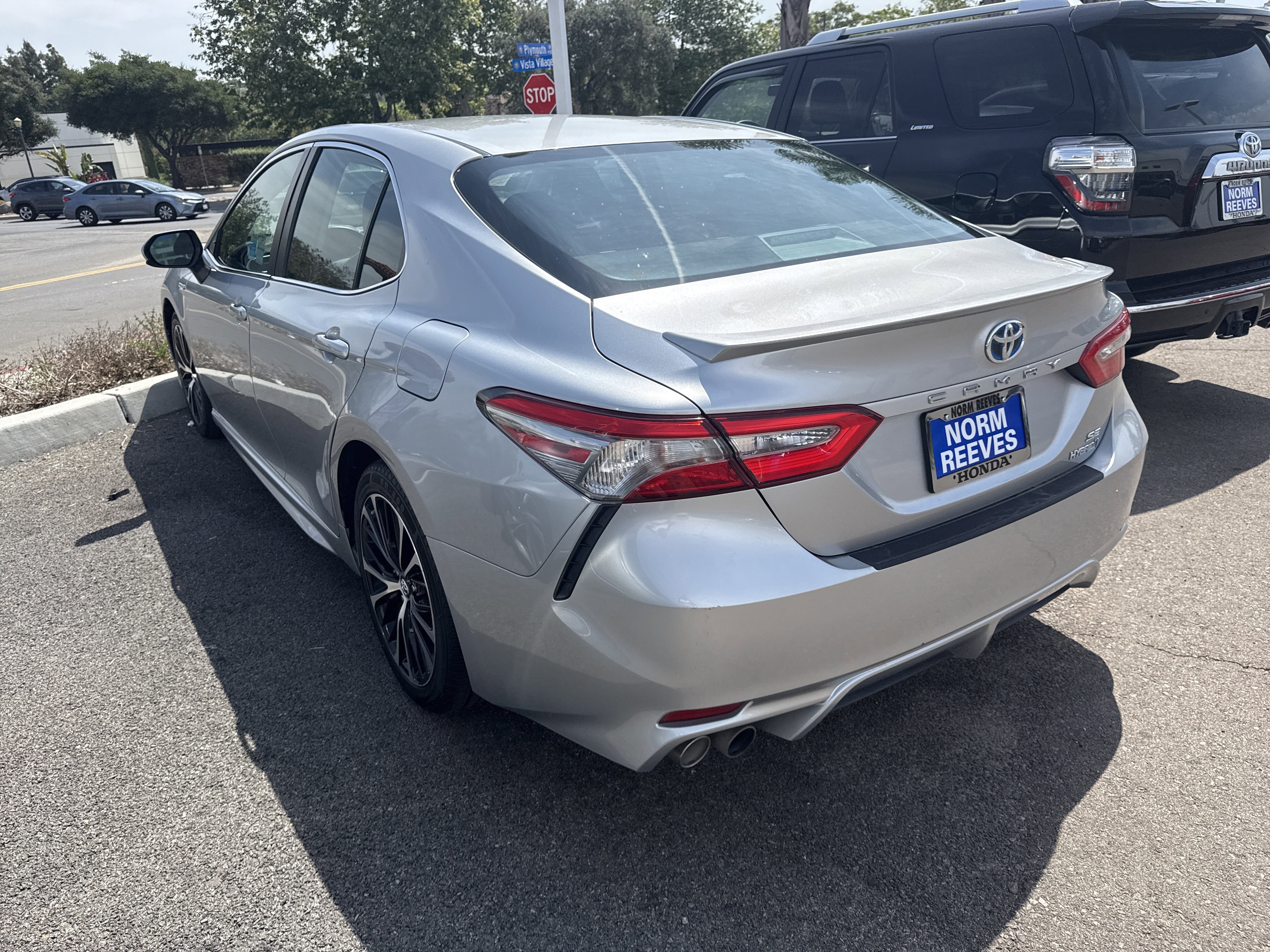 Used 2018 Toyota Camry SE image 3