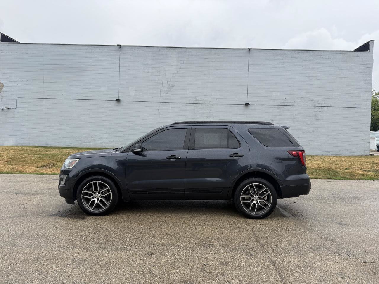 Used 2017 Ford Explorer Sport w/ Equipment Group 401A AWD/4WD image 4