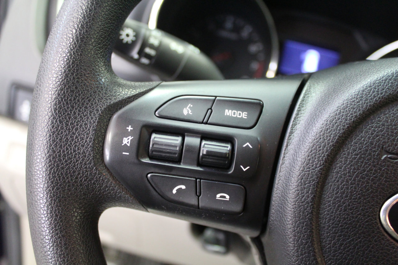 Used 2019 Kia Sedona LX image 10