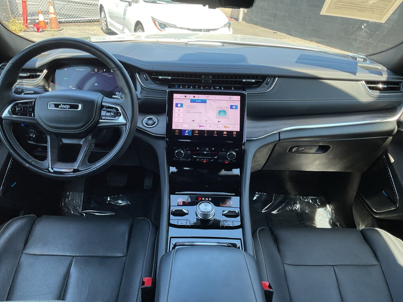 Used 2023 Jeep Grand Cherokee Overland w/ Advanced Protech Group III AWD/4WD image 15