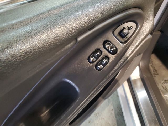 Used 2004 Ford Mustang GT RWD image 11