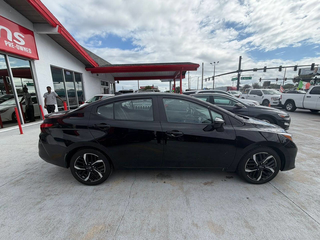 Used 2024 Nissan Versa SR image 6