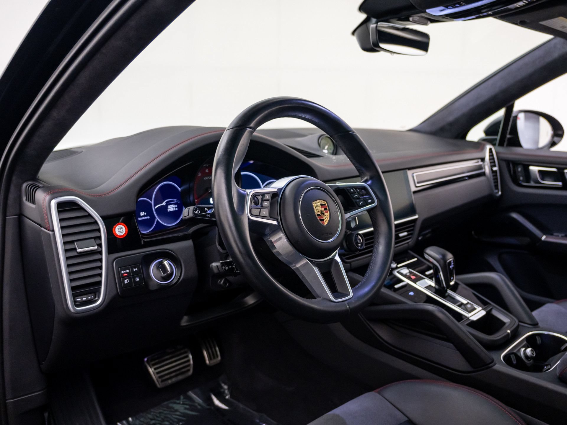 Certified 2023 Porsche Cayenne GTS AWD/4WD image 4