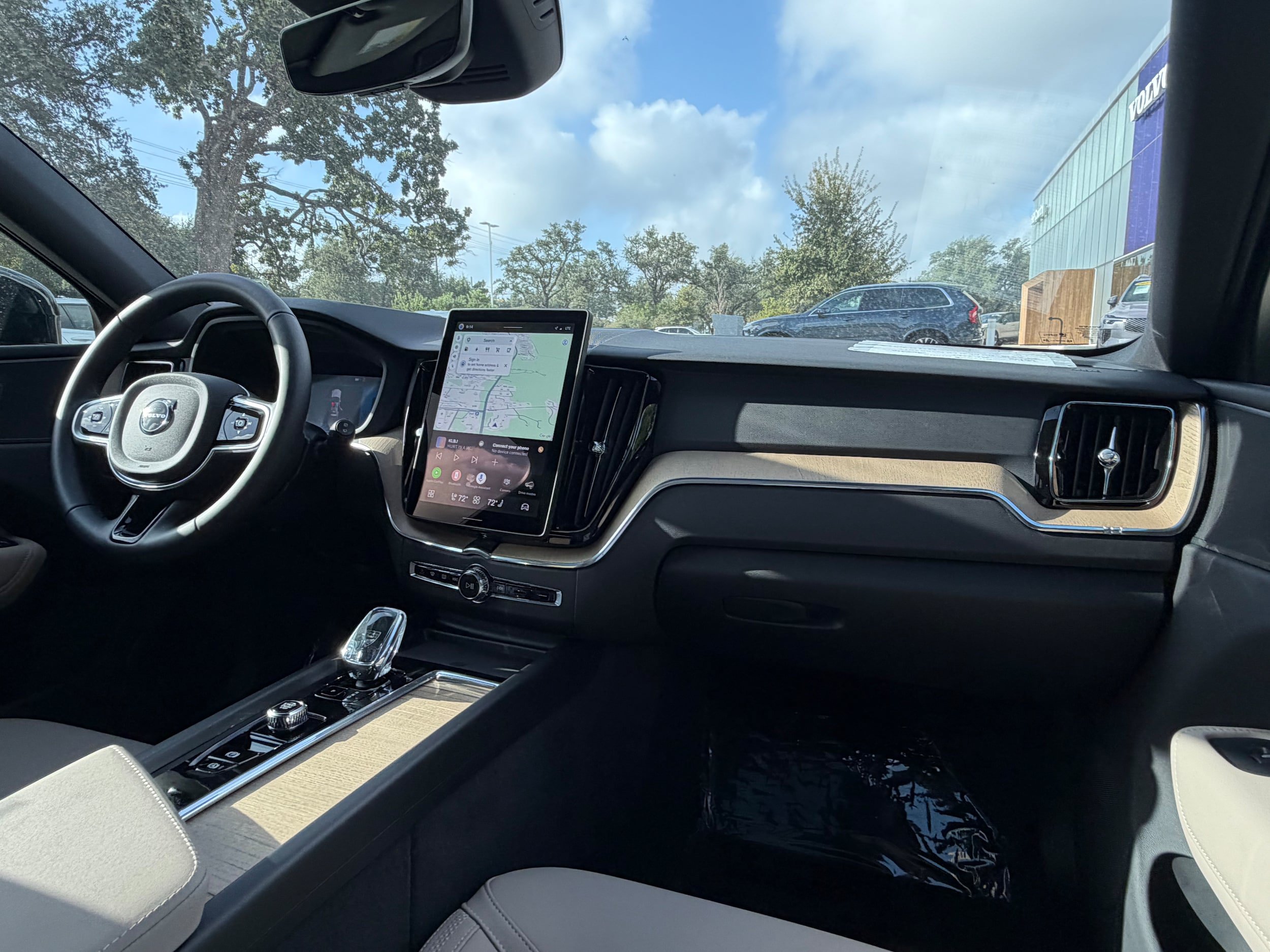 Certified 2026 Volvo XC60 T8 Plus AWD/4WD image 12