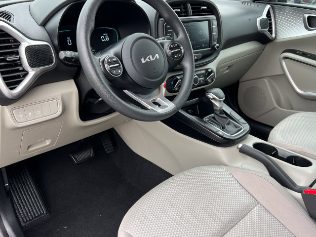 Used 2025 Kia Soul LX w/ LX Technology Package FWD image 14