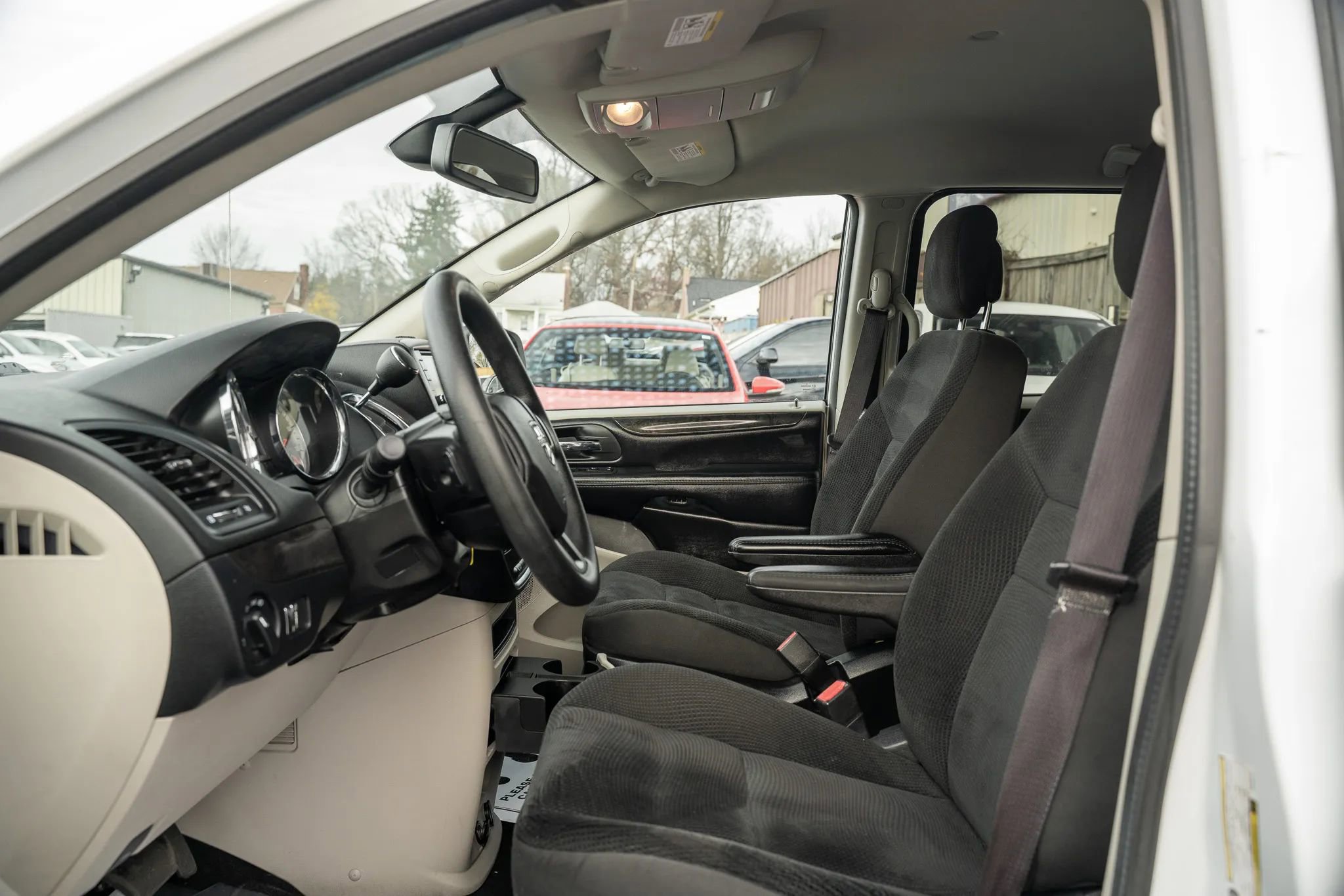 Used 2019 Dodge Grand Caravan SE w/ UConnect Hands-Free Group image 7