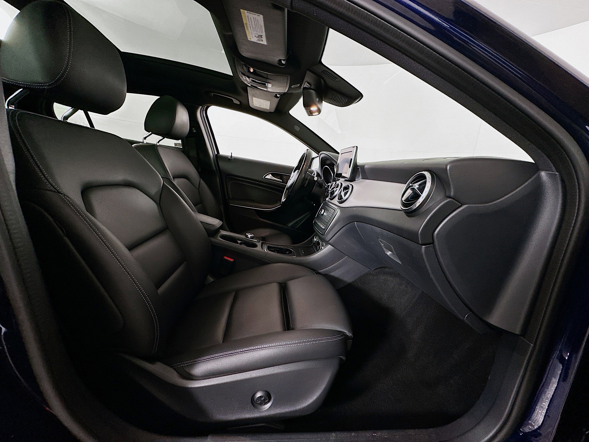 Used 2017 Mercedes-Benz GLA 250 4MATIC image 32