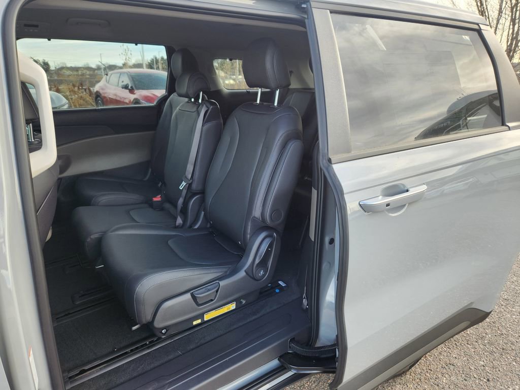 New 2026 Kia Carnival EX image 9