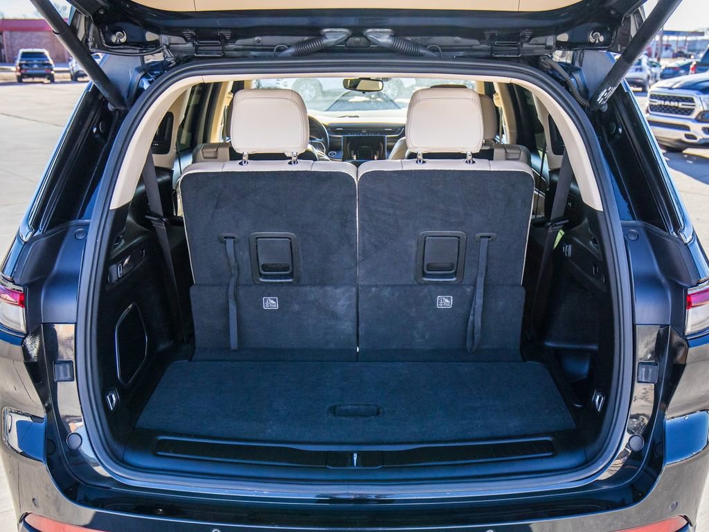 Used 2022 Jeep Grand Cherokee L Limited image 13