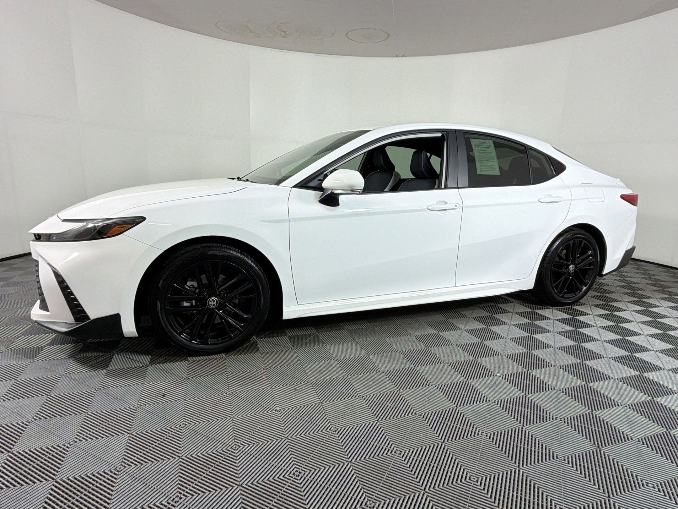 Used 2025 Toyota Camry SE w/ Multimedia Upgrade Package image 19