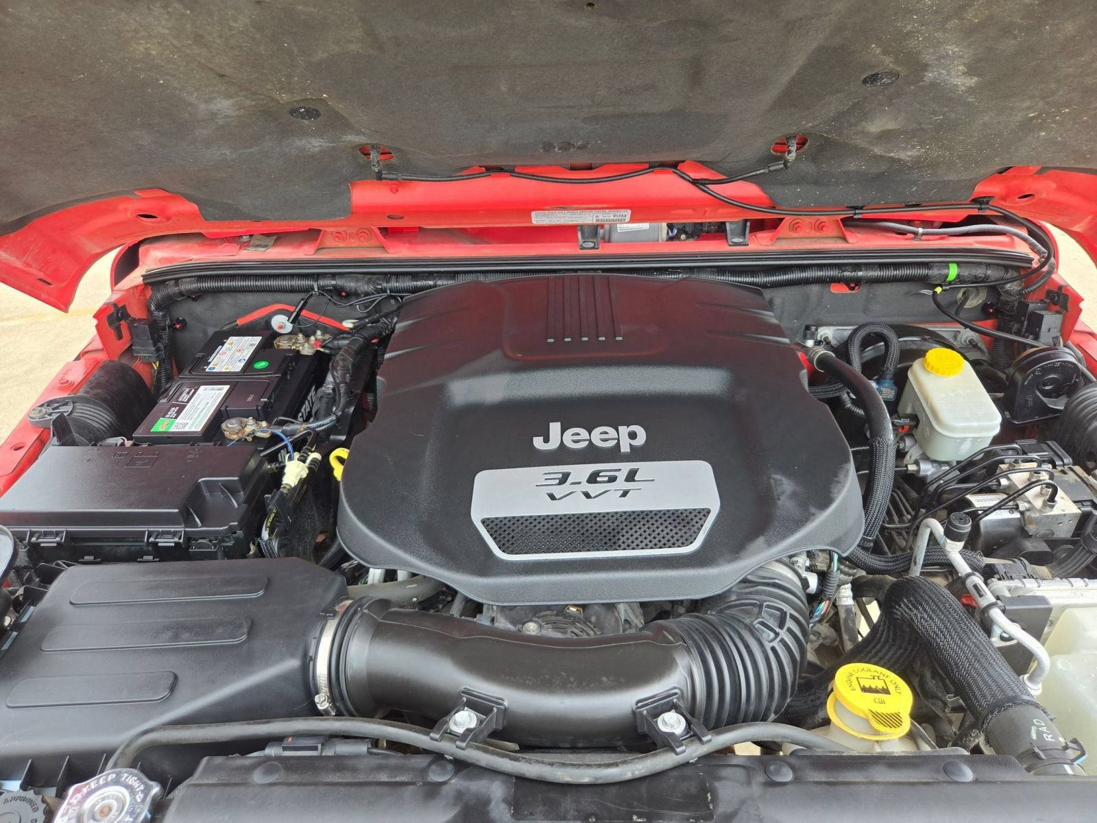 Used 2013 Jeep Wrangler Unlimited Rubicon w/ Connectivity Group AWD/4WD image 29