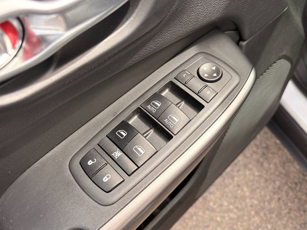 Used 2019 Jeep Cherokee Latitude Plus image 15