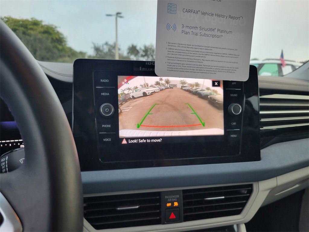 Certified 2025 Volkswagen Jetta SE w/ Sunroof Package image 24