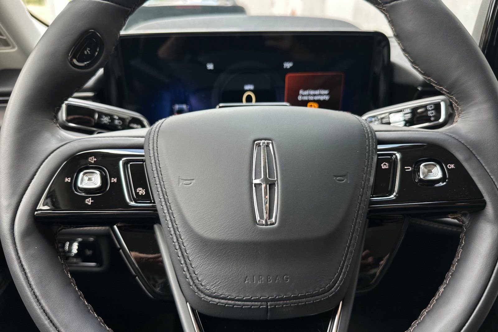 New 2026 Lincoln Aviator 2WD w/ Jet Appearance Package image 24