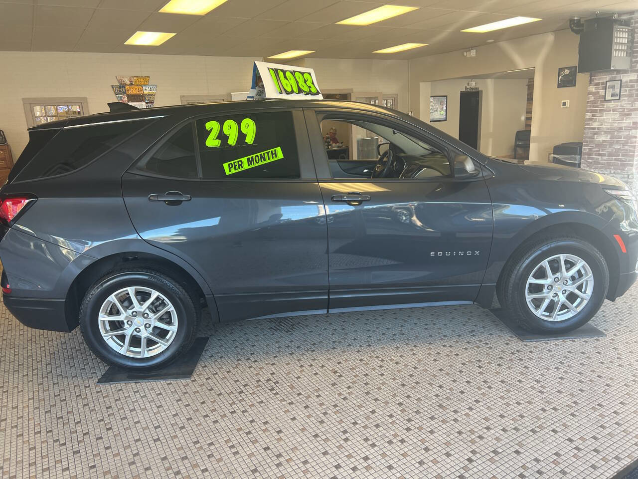 Used 2022 Chevrolet Equinox LS image 3