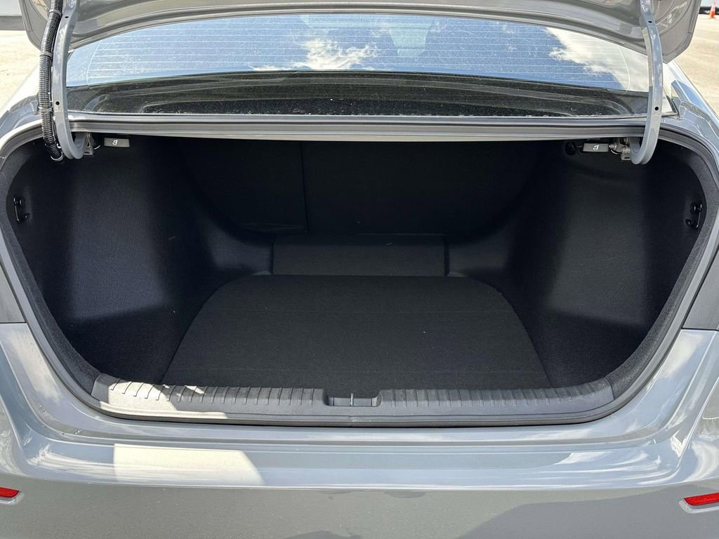Certified 2025 Honda Accord SE image 9
