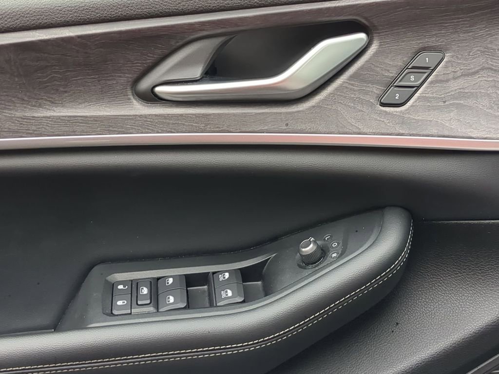 Used 2024 Jeep Grand Cherokee L Limited w/ Luxury Tech Group II image 13