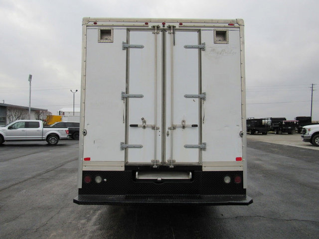 Used 2015 Chevrolet Express 4500 Extended RWD image 6