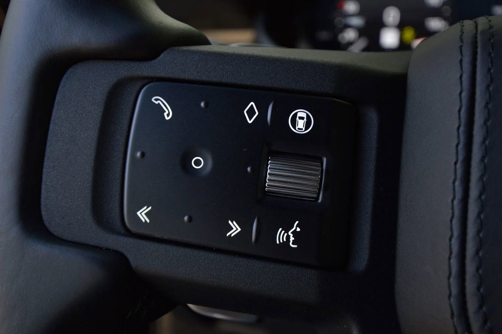 Used 2025 Land Rover Defender 130 V8 image 45