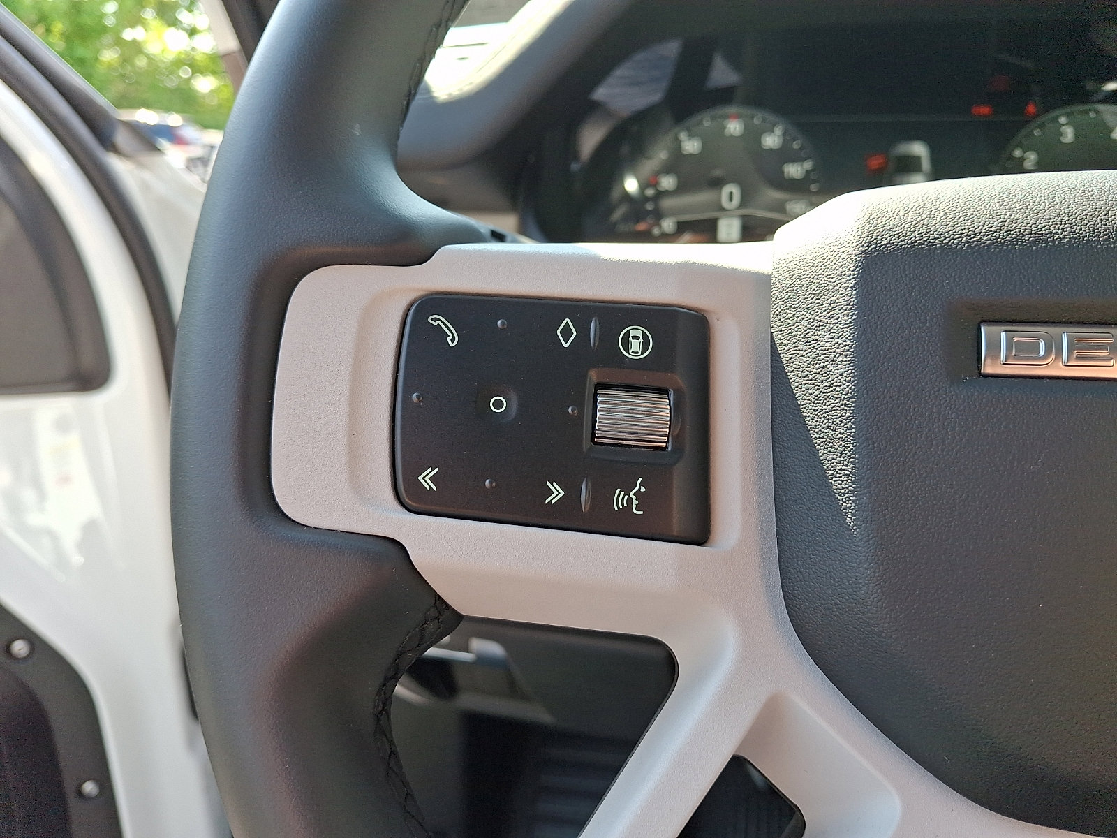 Used 2025 Land Rover Defender 110 S AWD/4WD image 21
