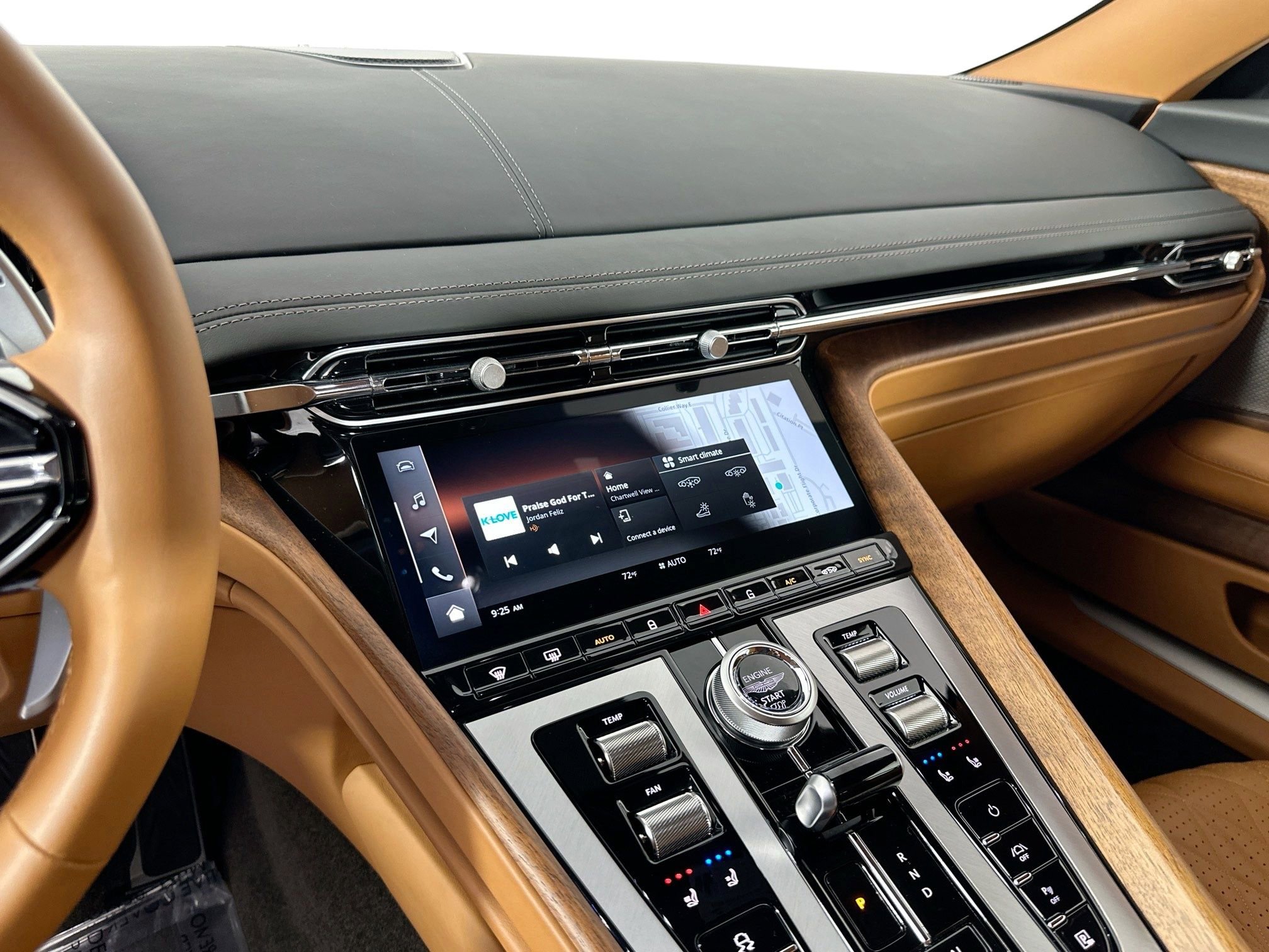 Used 2024 Aston Martin DB12 Coupe image 10