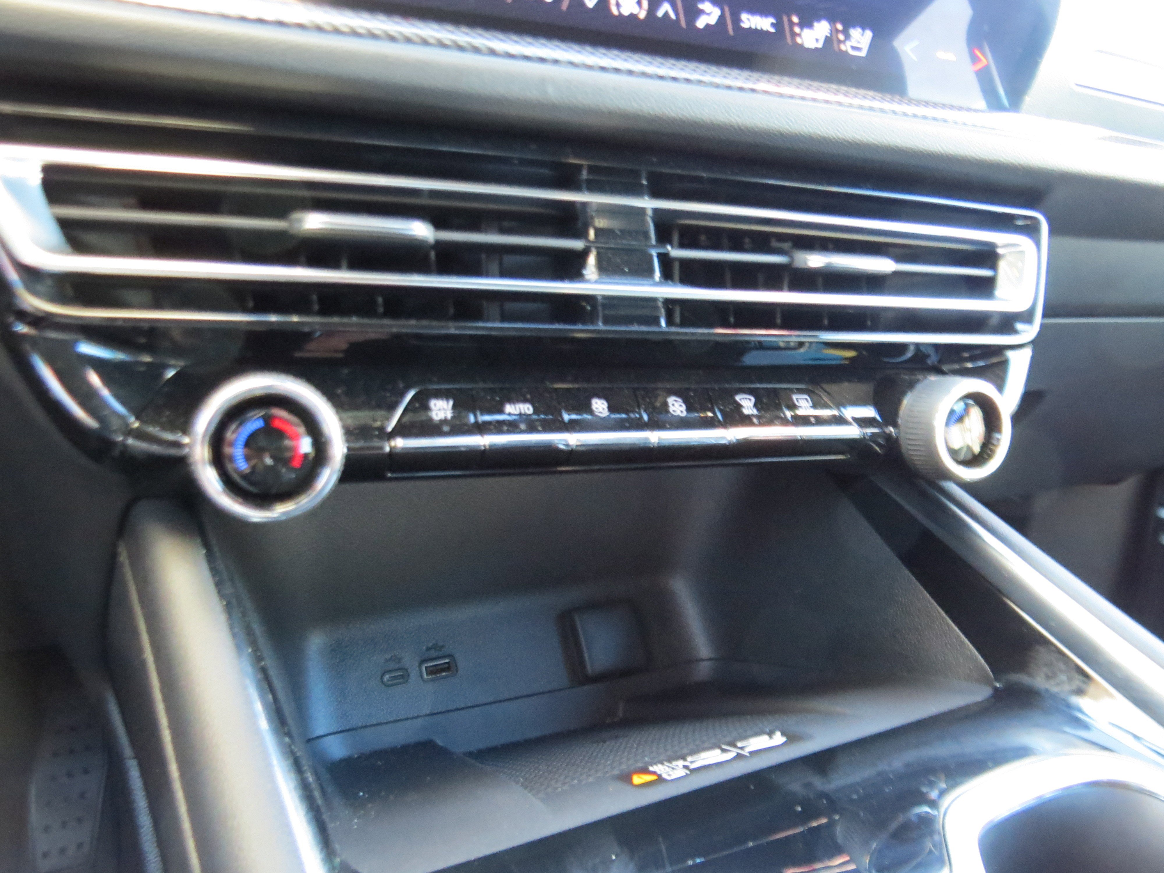 Used 2026 Chevrolet Traverse High Country w/ LPO, Floor Liner Package AWD/4WD image 21