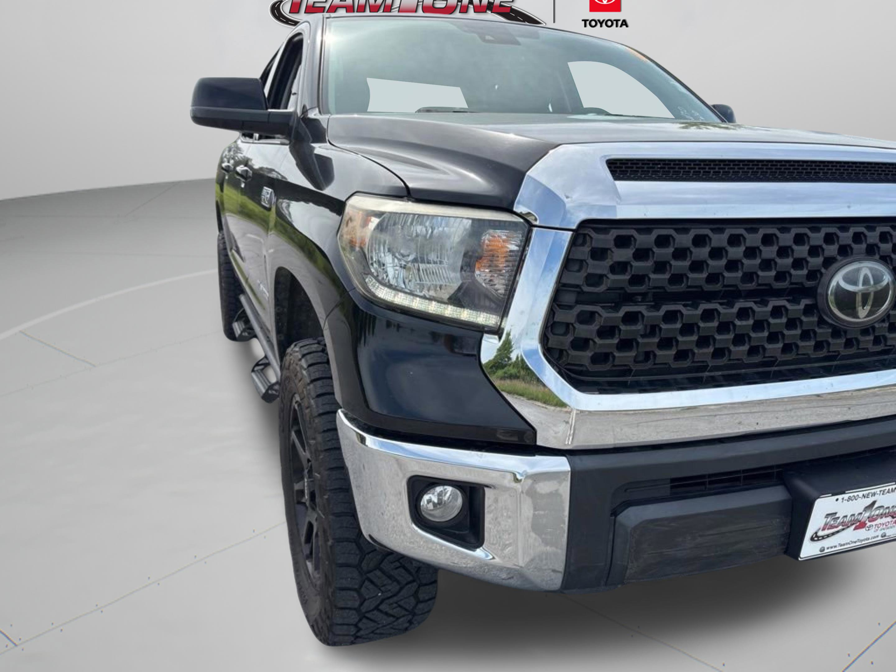 Used 2020 Toyota Tundra SR5 w/ SR5 Leather Package AWD/4WD image 36