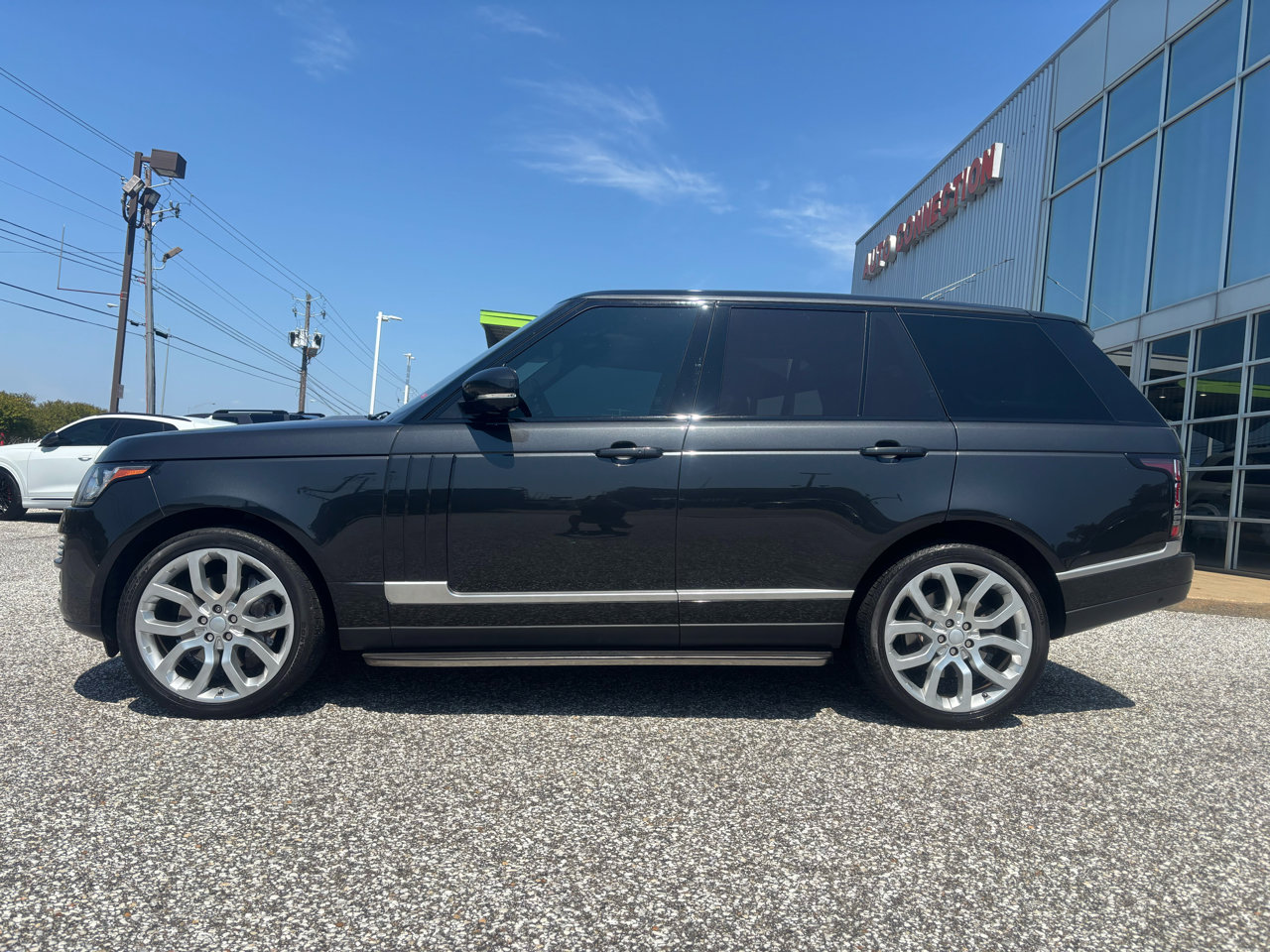 Used 2014 Land Rover Range Rover Supercharged image 2