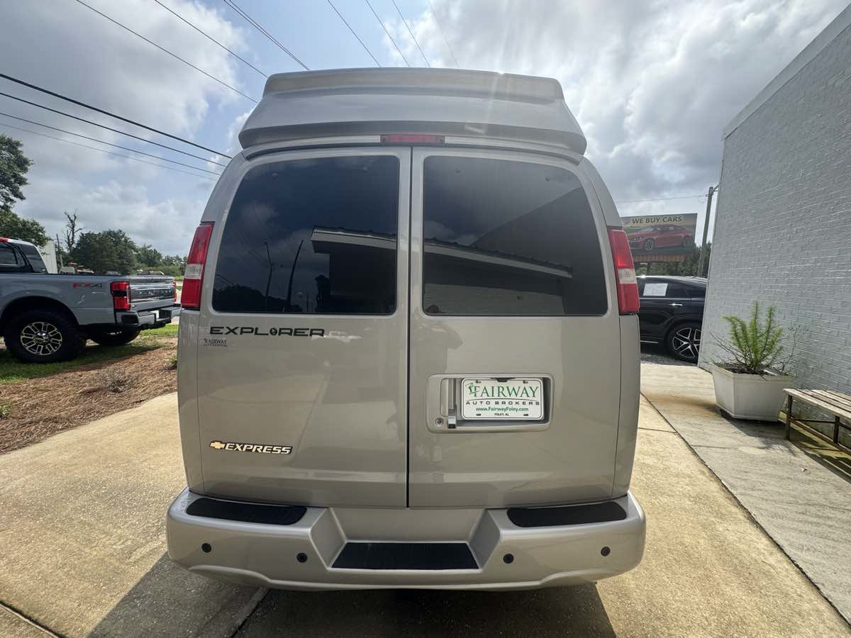 Used 2022 Chevrolet Express 2500 Extended w/ Enhanced Convenience Package RWD image 6