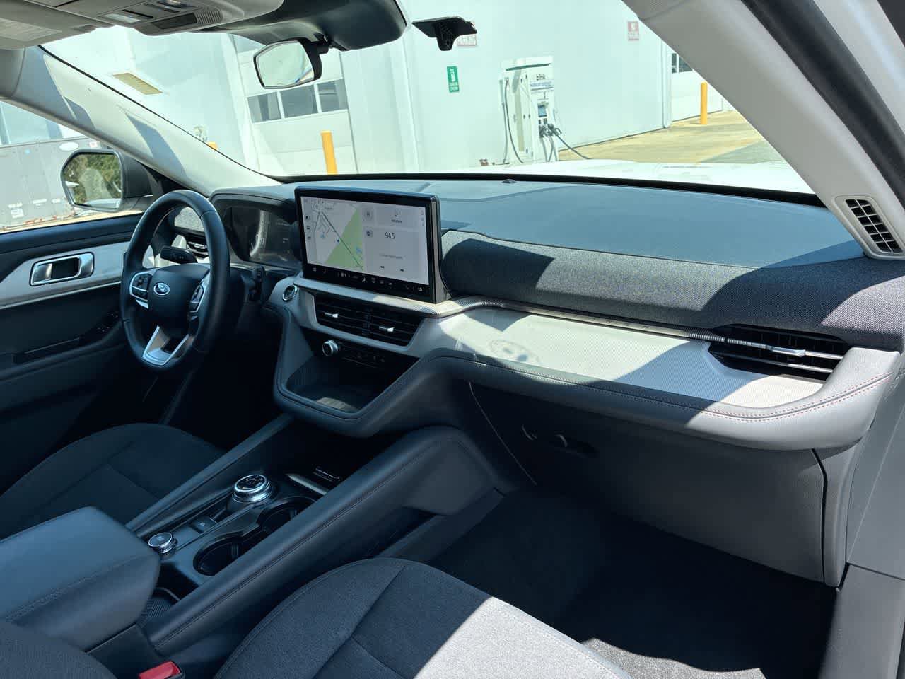 Used 2025 Ford Explorer Active image 28