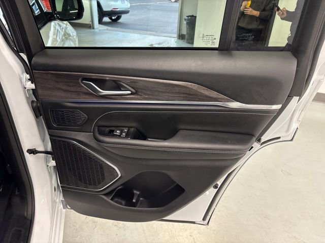 Used 2023 Jeep Grand Cherokee Overland image 32
