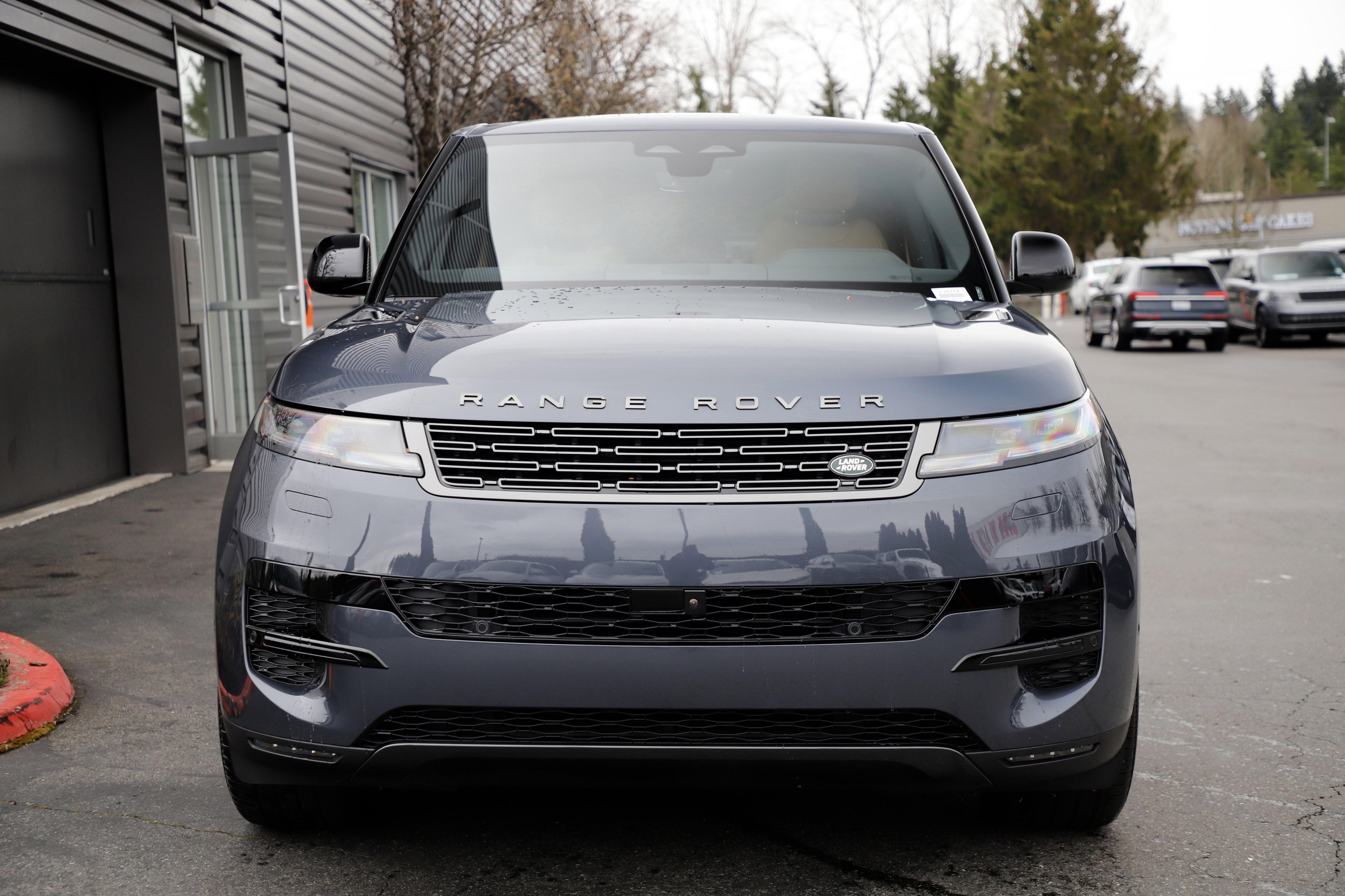 New 2025 Land Rover Range Rover Sport SE image 4