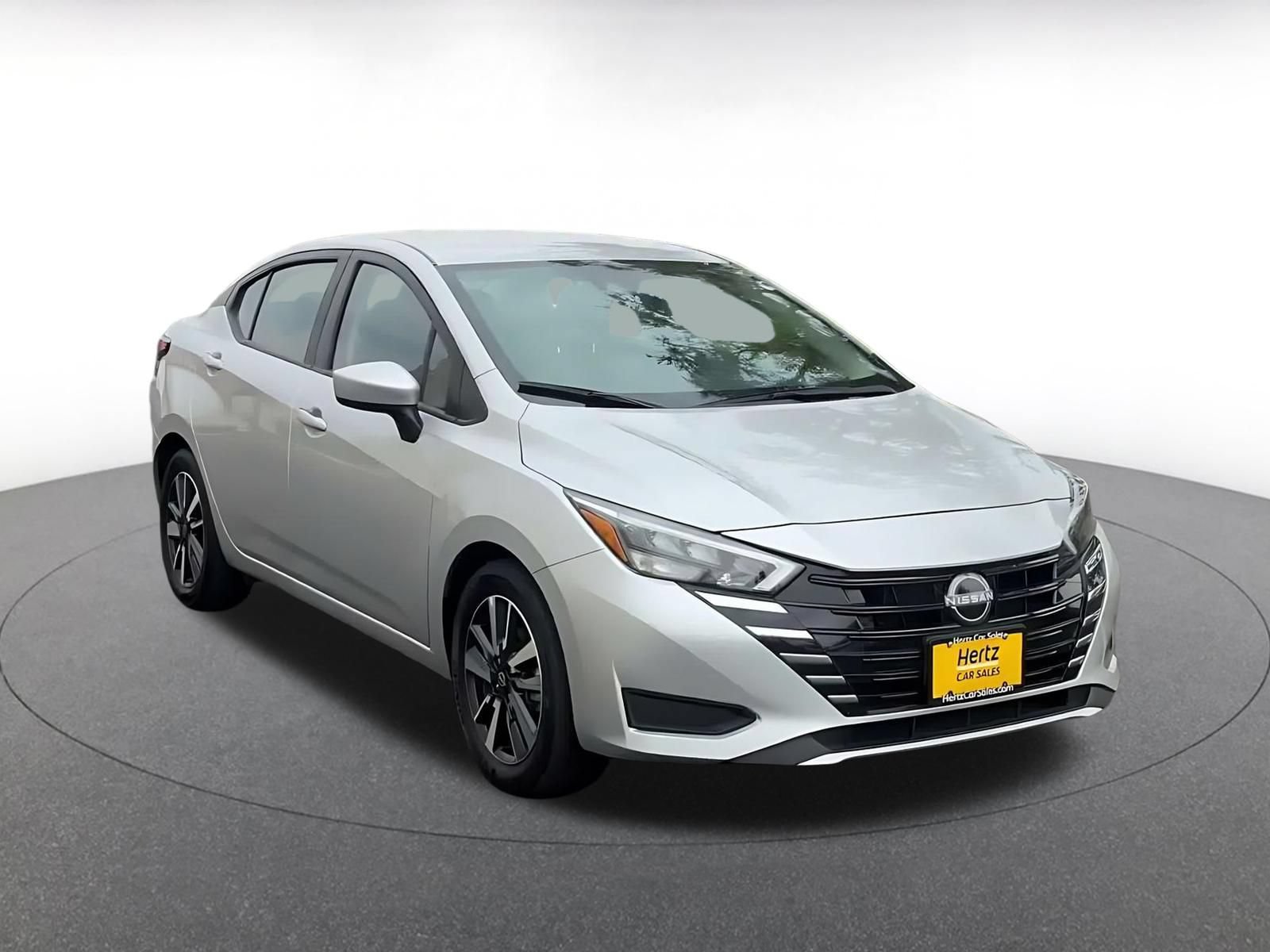 Used 2025 Nissan Versa SV FWD image 3